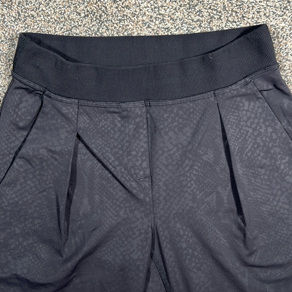 lululemon athletica Yoga Party Pant Desert Snake Embossed Black Size 2 - Picture 4 of 8